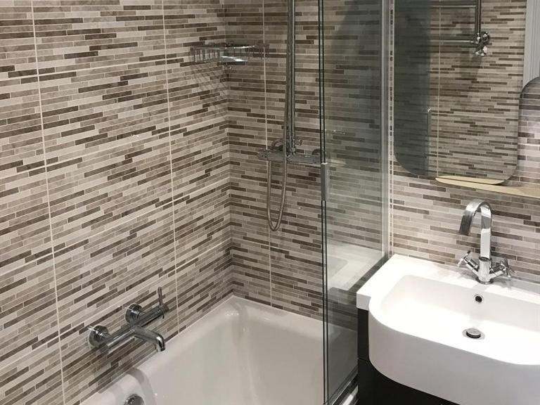 Hotel No.16 à Seaham Chambre photo Bathroom with shower enclosure
